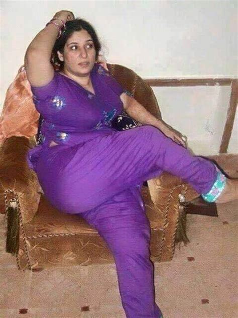 Bhabhi Ki Mast Gand or chut : 5 Nude Pics 